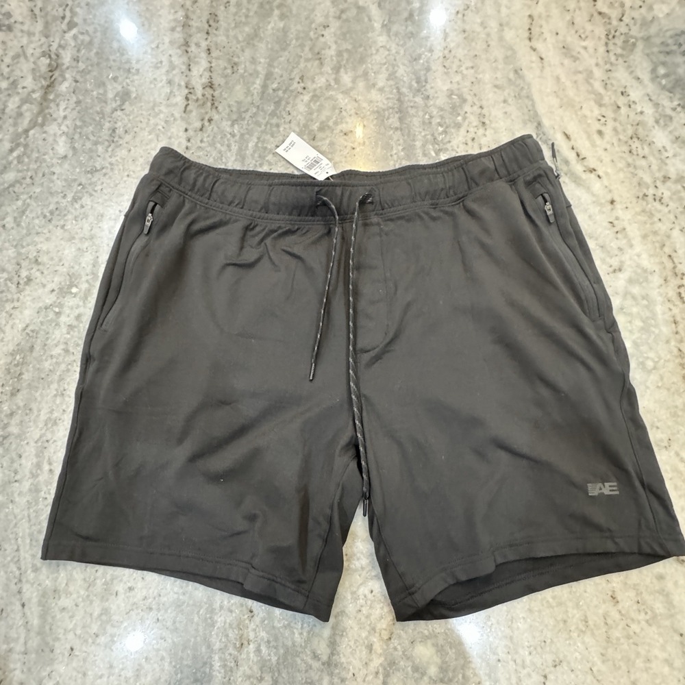 NWT American Eagle Athletic Shorts Men's Sz XL Black Zip Pockets Drawstring
